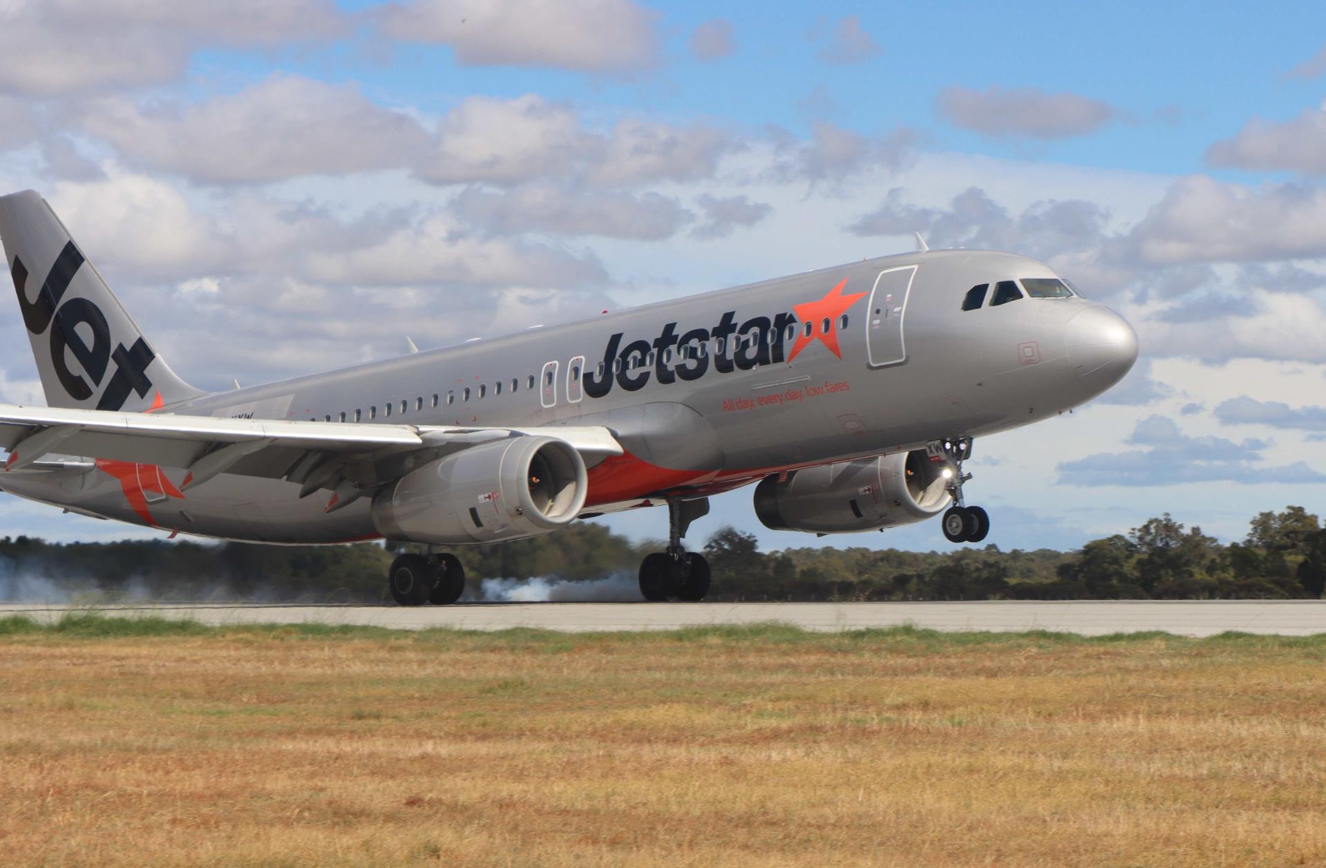 jetstar plane taking off